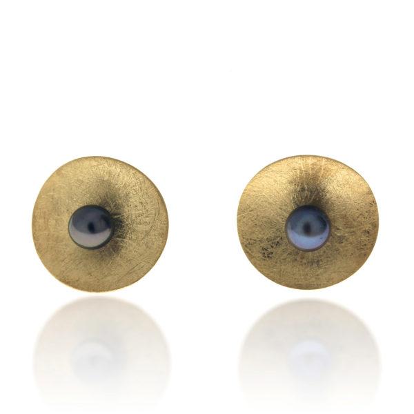 Boucles d'oreilles Chloe-poussettes vermeil or jaune 18K-Perle de culture Grise - Sanguti Paris - Design Minimaliste Boucles d'oreilles Chloe- vermeil or jaune 18K-Perle de culture Grise - Sanguti Paris - Design Minimaliste