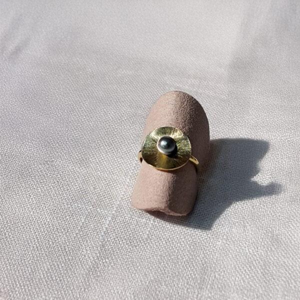 Bague-Athéna-Vermeil-24k-perle-de-culture-grise-de-chine-Sanguti-Paris