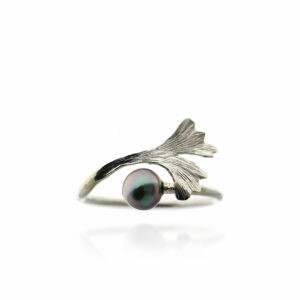Bague-Gingko-perle-grise-petite-taille-Sanguti Paris