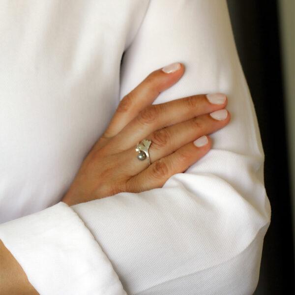 Bague-Gingko-perle-grise-petite-taille-Sanguti Paris Bague-Gingko-perle-grise-petite-taille-Sanguti Paris