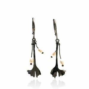 Boucles-d'oreilles-dormeuse-perle-de-culture-patine-noire