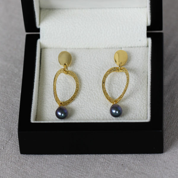 Boucles d'oreilles-perles de culture-ovale-grise-motif ovale-sanguti-paris