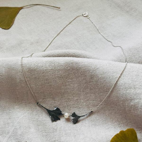 Collier-Ginkgo-patine-noire--lin