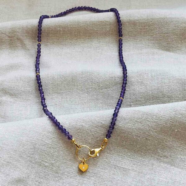 Collier-amehyste--vue-d'ensemble