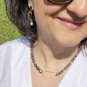 Collier de perles de culture couleur gris - motif design minimaliste en vermeil 24k - Sanguti Paris