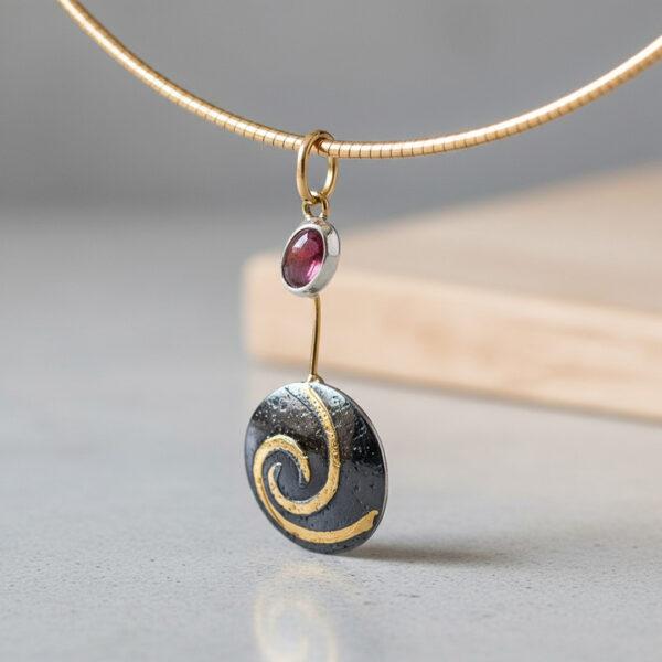 Pendentif--Andromède-Or-750-Argent–Tourmaline-Keum-boo-Design-Minimaliste-Cosmos-Sanguti-Paris Pendentif--Andromède-Or-750-Argent–Tourmaline-Keum-boo-Design-Minimaliste-Cosmos-Sanguti-Paris