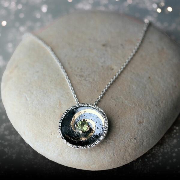 Pendentif-peridot-galaxie2
