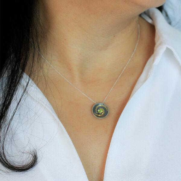 Collier-argent keum-boo-patine noire-or jaune-peridot-sanguti paris Collier-argent keum-boo-patine noire-or jaune-peridot-sanguti paris